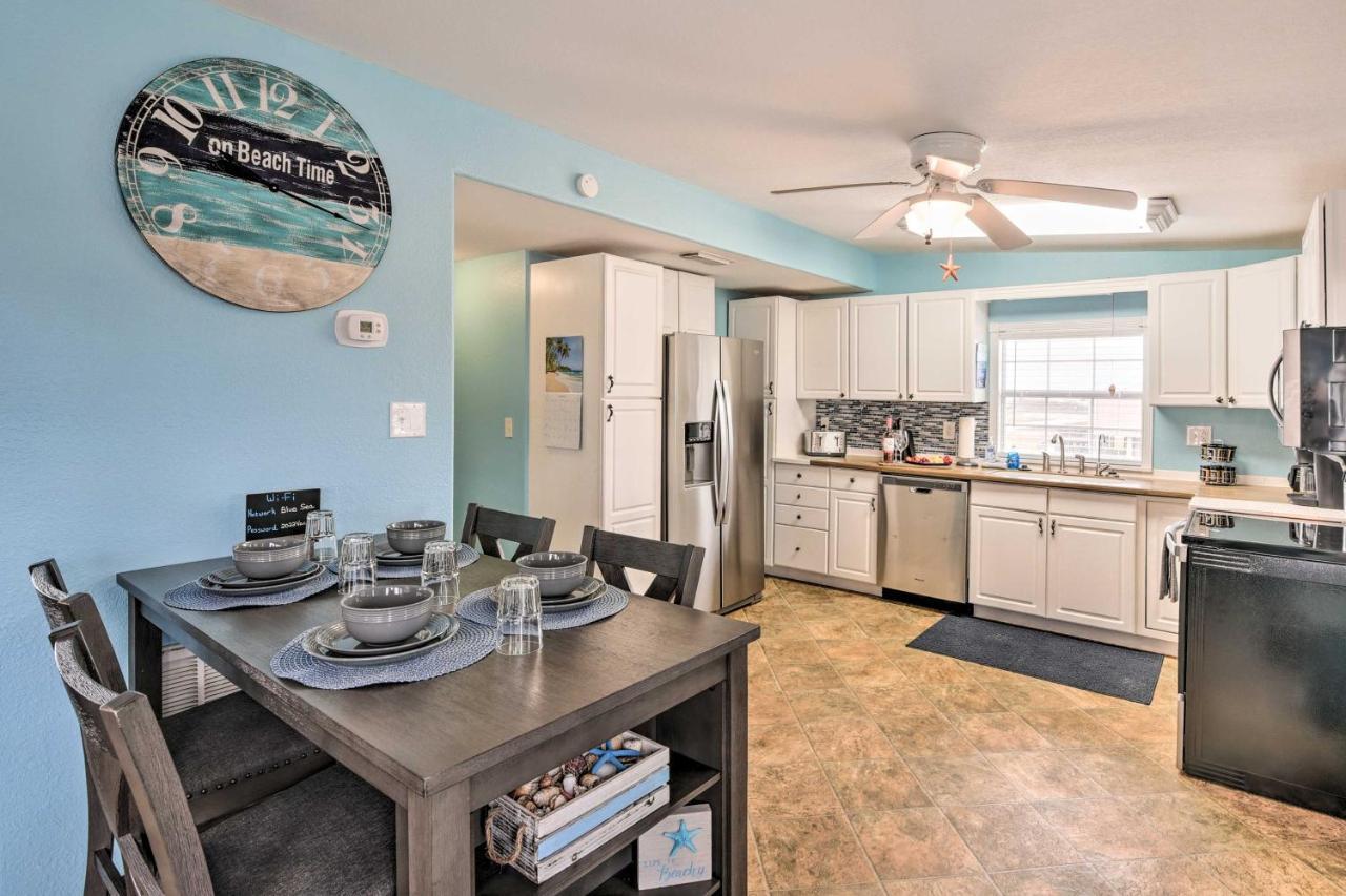 Surfside Beach Gem With Deck - 1 Block To Shore! Freeport Exterior photo