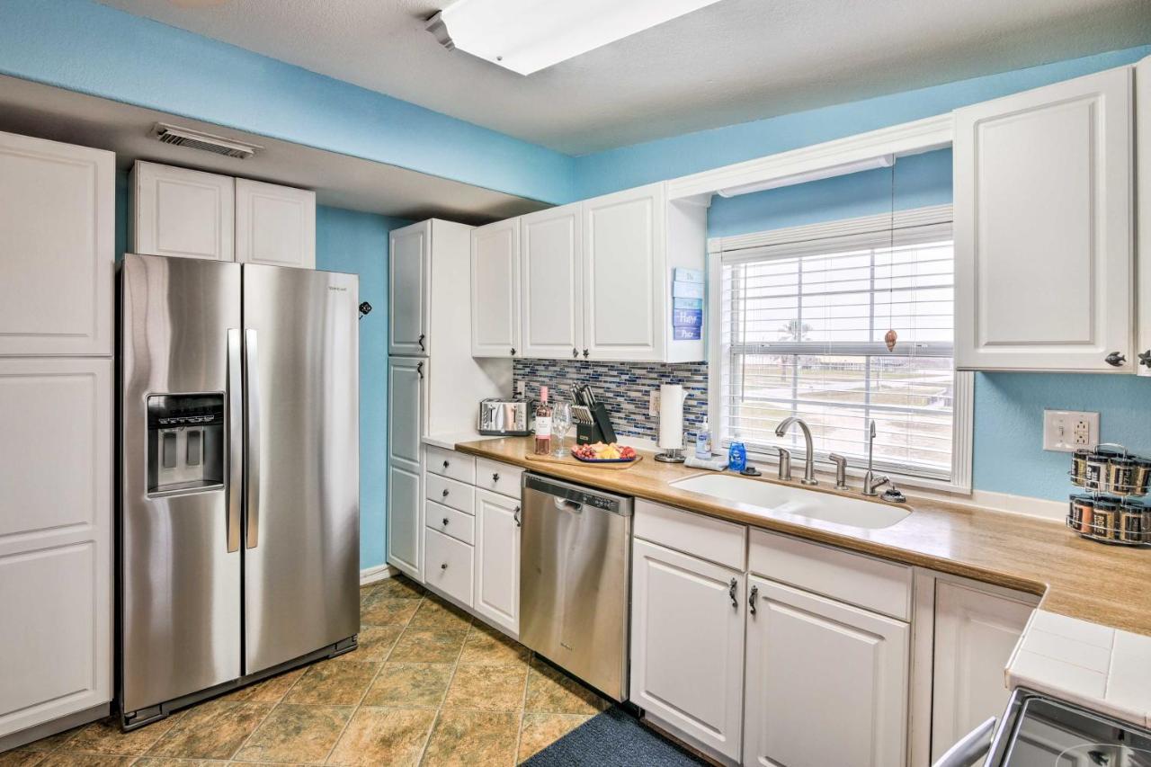 Surfside Beach Gem With Deck - 1 Block To Shore! Freeport Exterior photo