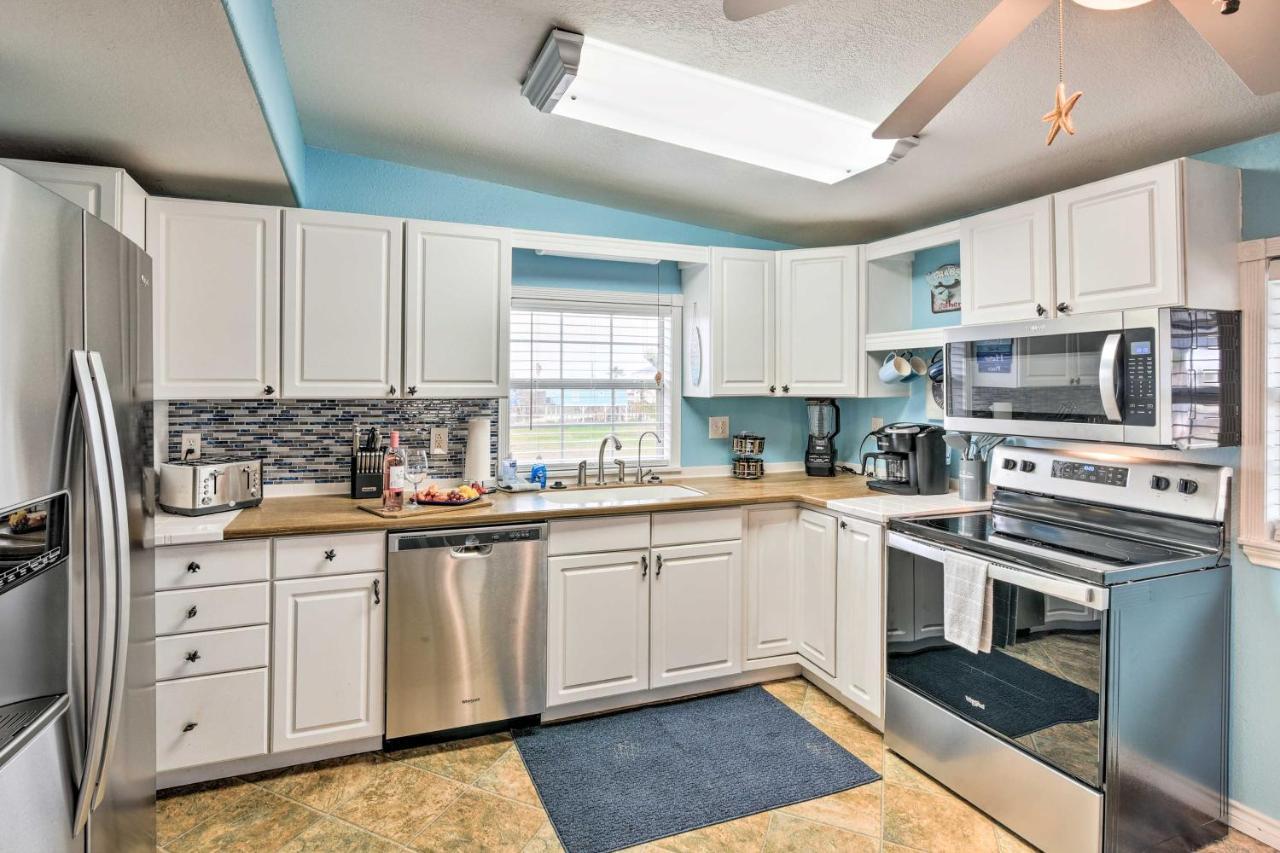 Surfside Beach Gem With Deck - 1 Block To Shore! Freeport Exterior photo